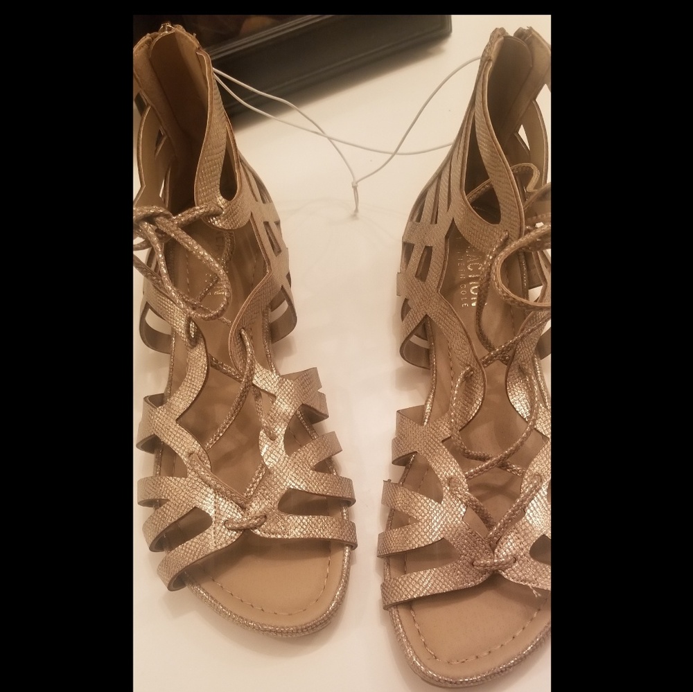 Reaction Kenneth Cole sandals NWOT